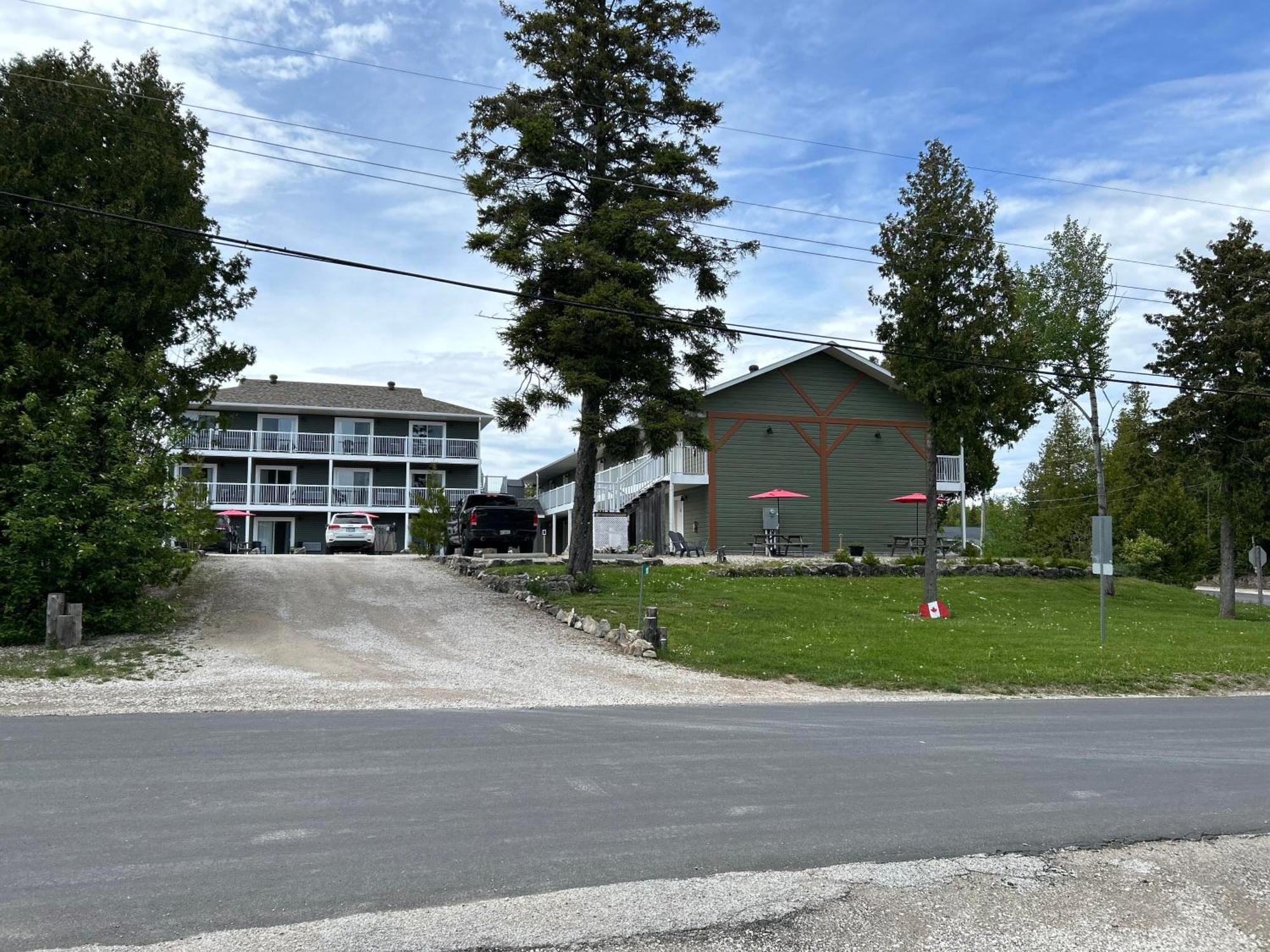 Escarpment Heights Motel Tobermory Eksteriør bilde